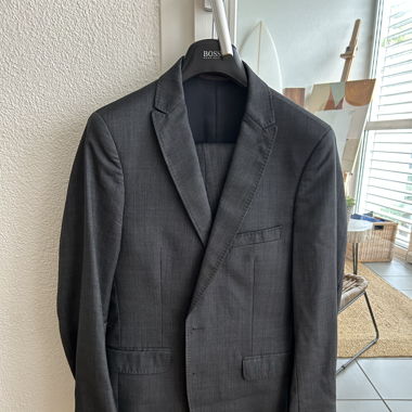 Beautiful Dark Grey Suit by Paul Kehl! Slim Fit