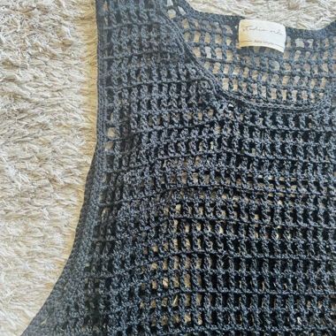 Teeshirt noire en crochet taille S centrée 