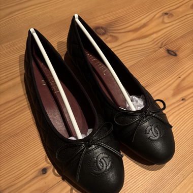BALLERINES EN CUIR NOIR
