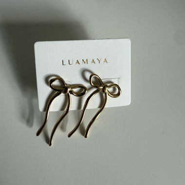 Boucles d’oreilles en forme de nœuds dorés