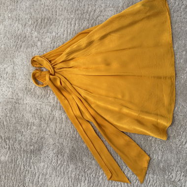 Top in raso giallo