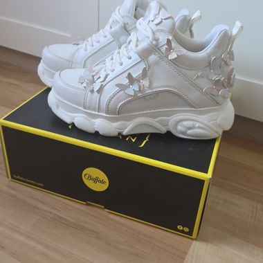 Buffalo weiße Sneaker EU 41