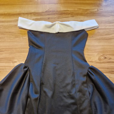 Schwarzes Kleid