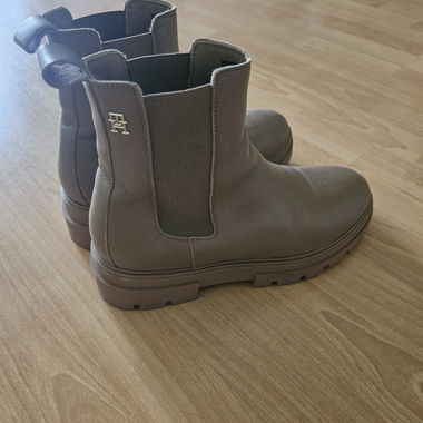 Tommy Hilfiger boots