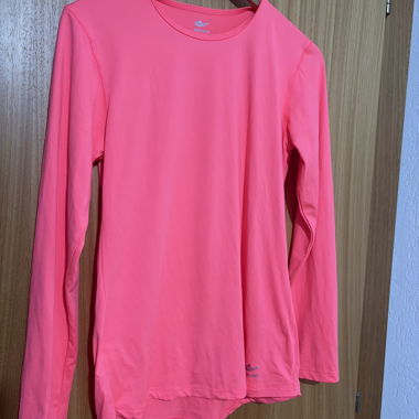 Long-Sleeve Pink Sports Top