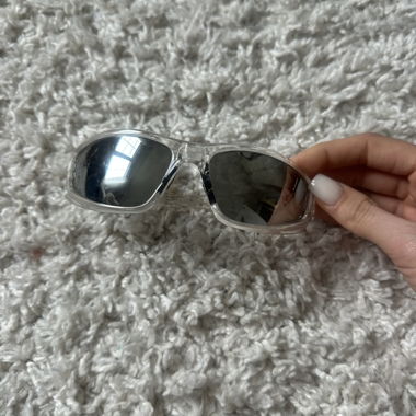 Lunettes de soleil à monture transparente
