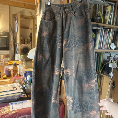 Jeans baggy con motivo leopardato