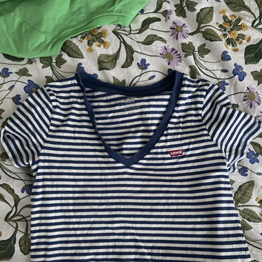 T- shirt