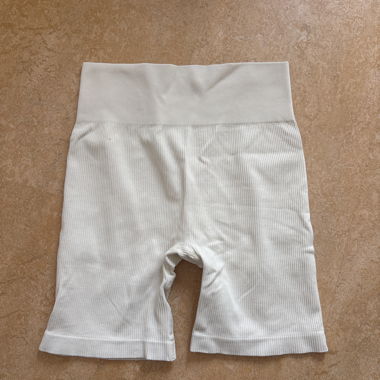 Short cycliste côtelé blanc