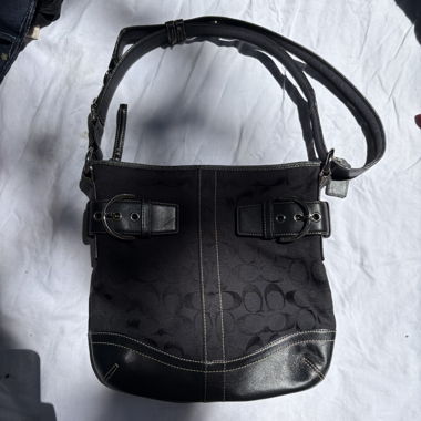 Schwarze Coach-Umhängetasche