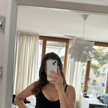 Schwarzes Top