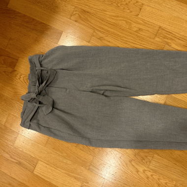 Graue Stoffhose 