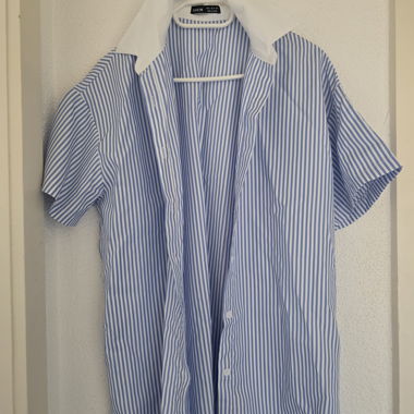 Camicia a righe a maniche corte