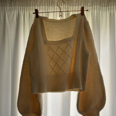 Hübsches sweater mit puffigen Ärmel