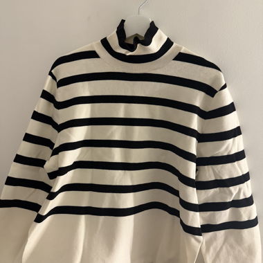 Pull col roulé rayé