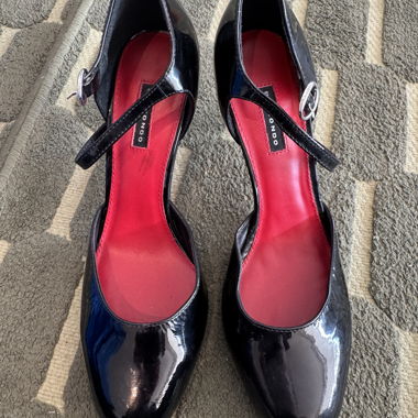 Black patent slingback heels