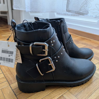Stivaletti biker neri chiodati