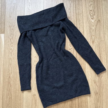 Schulterfreies Strickkleid grau Grösse M H&M