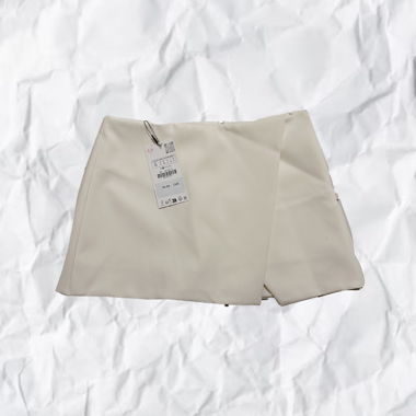 Skirt with a short