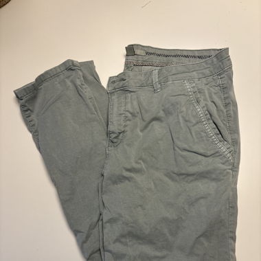 Hellgraugrüne Stoffhose