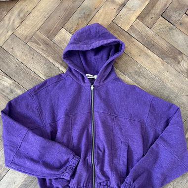 Lila Zip-Up mit Kaputze 