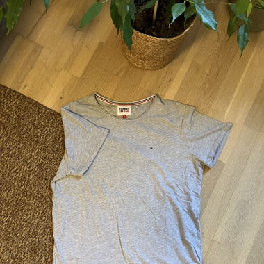 T-SHIRT - grey