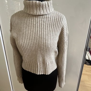 Pull à col roulé beige