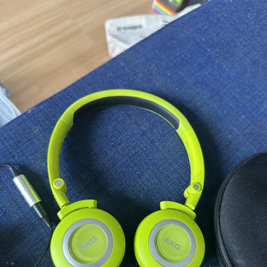 AKG Kopfhörer Grün