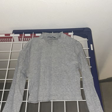 Haut court gris avec manches longues