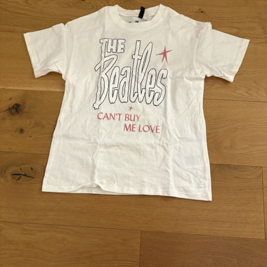 2 T-Shirts