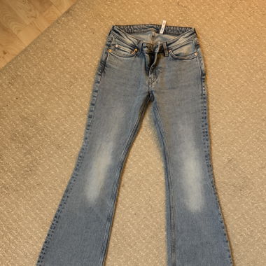 Flame low rise jeans weekday