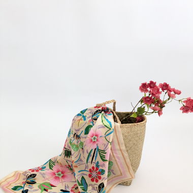 Écharpe neuve avec fleurs, polyester