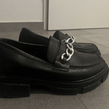 Loafers with chain