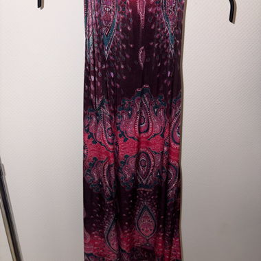 Ärmelloses Maxikleid mit Paisley-Muster