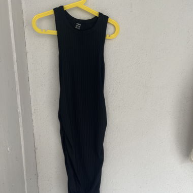Schwarzes Kleid 