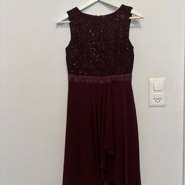 Robe de soirée bordeaux à paillettes