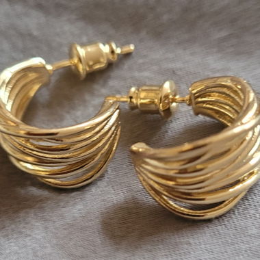 Orecchini a cerchio color oro