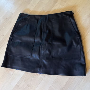 Kunstleder Minirock mit Taschen