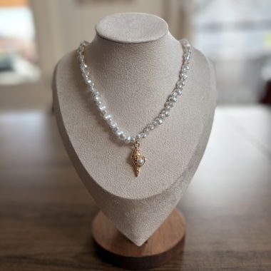 Perlenkette mit Goldanhaenger