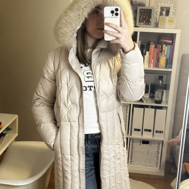 Manteau long matelassé beige à capuche