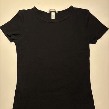 T-shirt nero a costine
