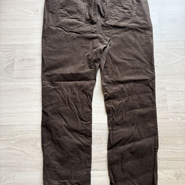 Pantalon en velours côtelé brun