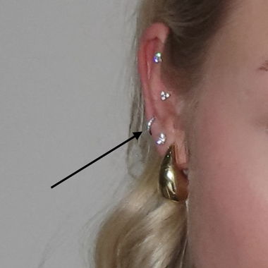 Anneau de piercing avec pierres 7 mm