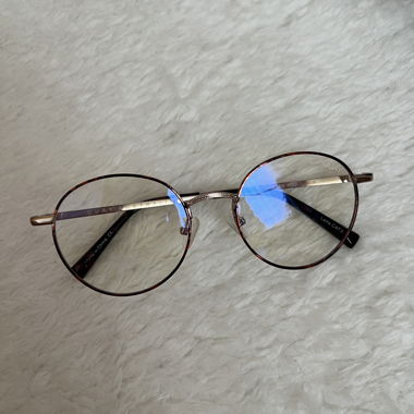 Round glasses by QUAY AUSTRALIA