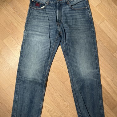 Blue jeans with frayed hem Size:32