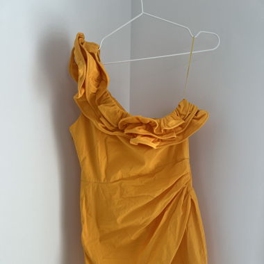 MANGO - OFF SHOULDER KLEID IN ORANGE