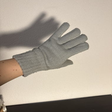 Gants en tricot gris
