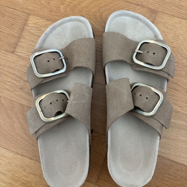 Sandales à bride en daim
