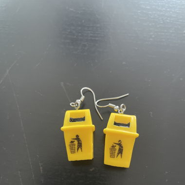 trash earrings/ mülleimer ohrringe