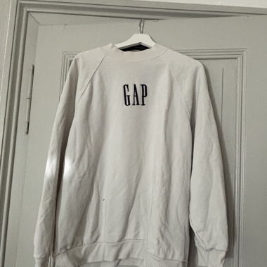 GAP sweatshirt